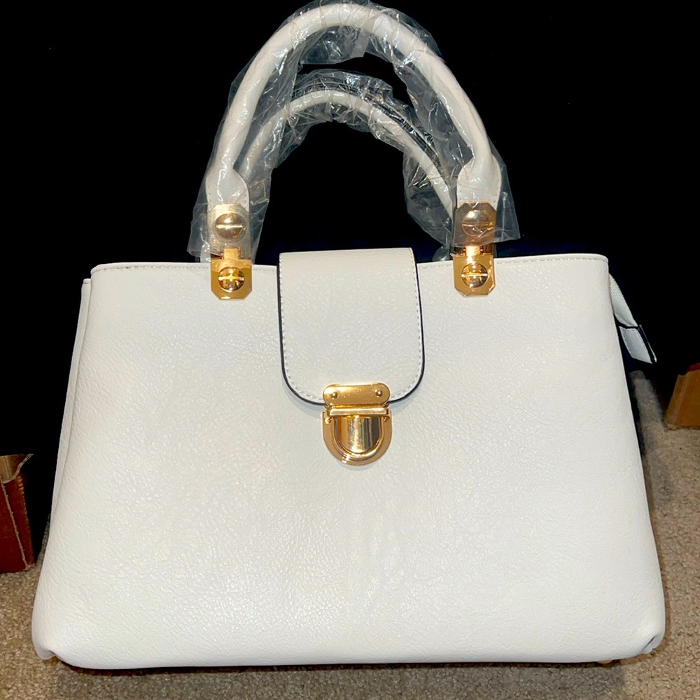 BNWT and dust bag White purse !